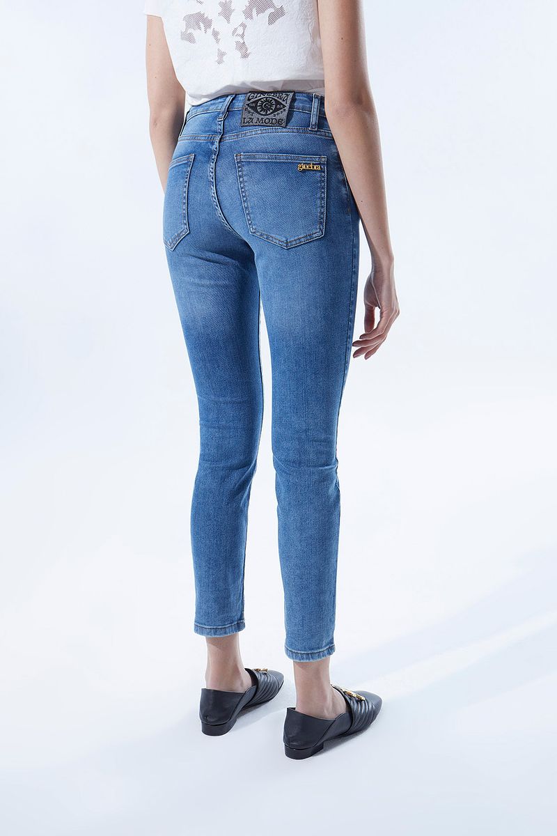JEAN-TYLOR-REMERA-CAMPBELL-BUFANDA-COZY1_0448