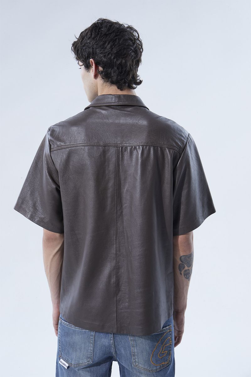 CAMISA-OVERSIZE-CUERO-CHOCOLATE_0580