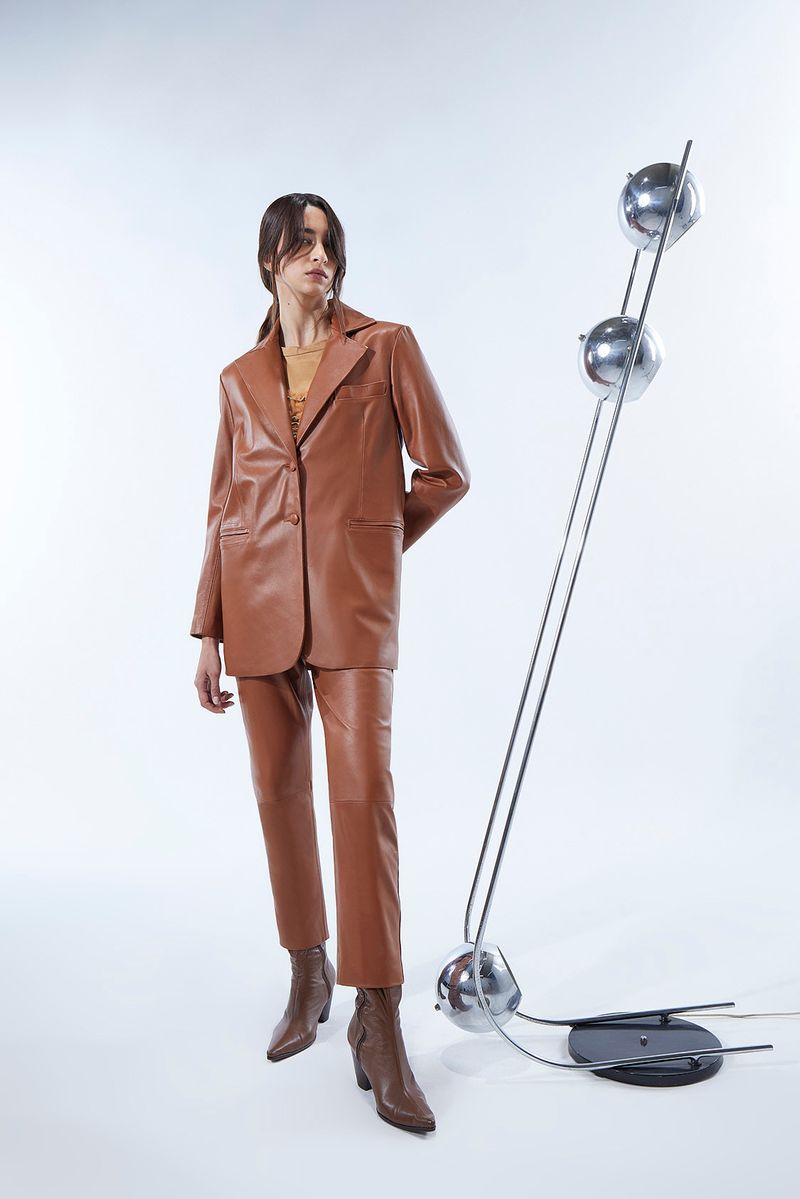BLAZER-SUFFOLK-REMERA-TRINITY-PANTALON-BRONX_0157
