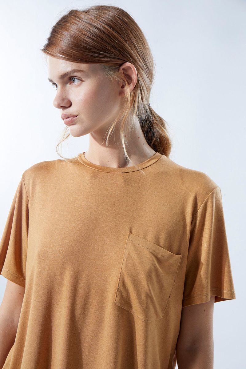 REMERA-TRIBECCA-CAMEL-2