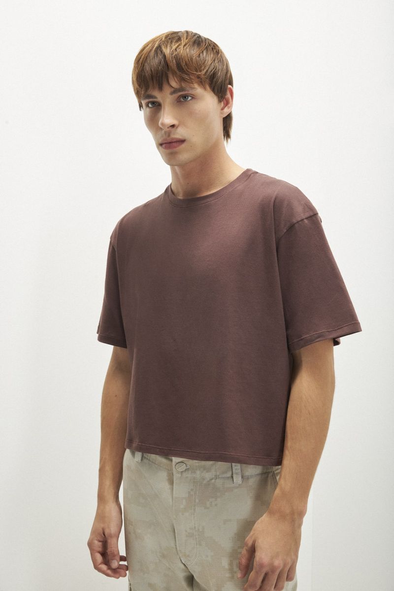 REMERA-BOXY-MARRON-V3-4813-min